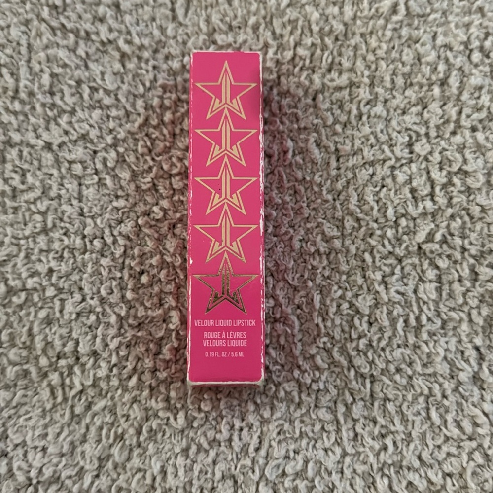 Jeffree Star Velour Liquid Lipstick 
Color: dream house 
New in original box